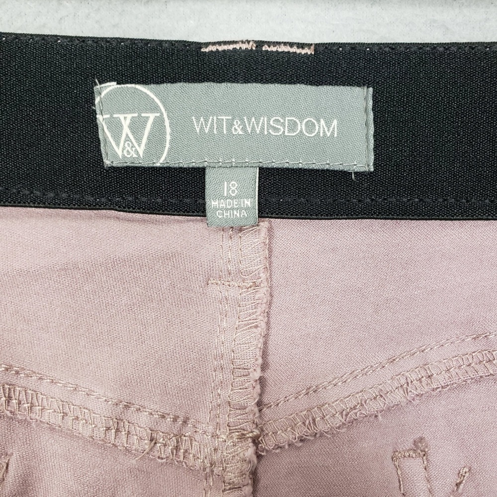 Wit & Wisdom Elastic Waist Denim Shorts Mauve Smokey Twilight Coastal Summer NWT - Picture 3 of 10